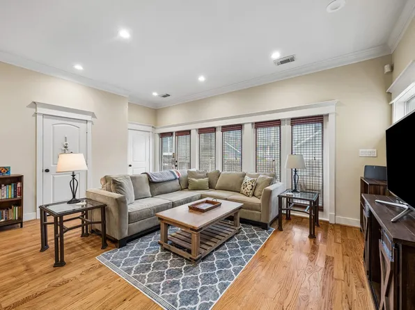 1017 W 16th St, Houston, TX 77008