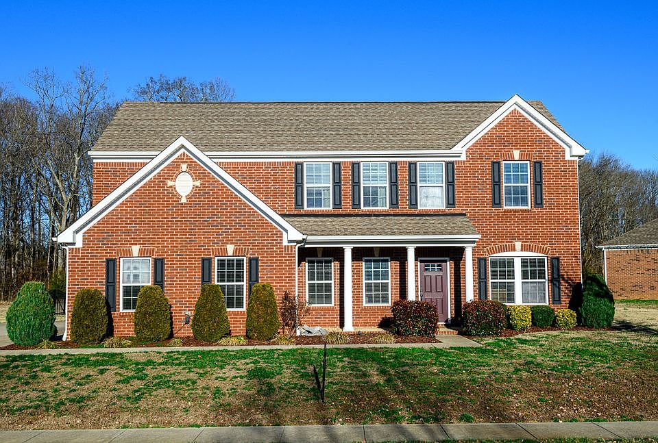 1st image of 905 Hamlet Dr