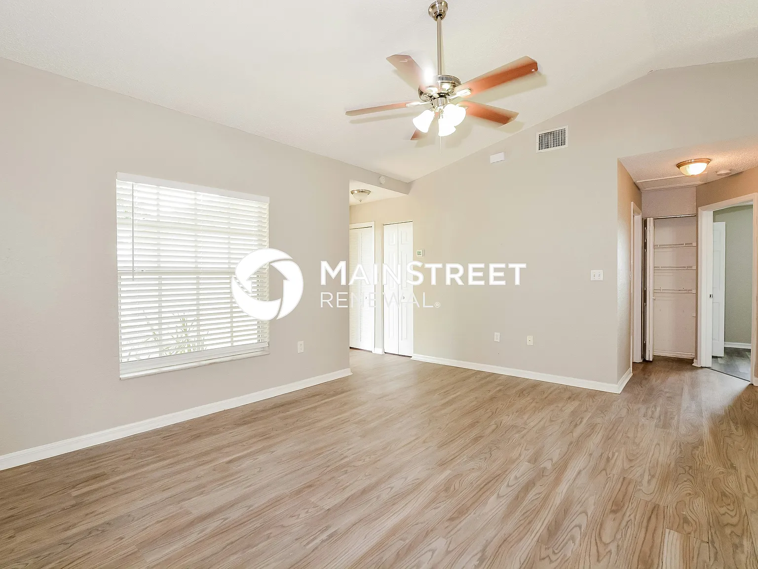 114 Cherokee Dr — Photo 2