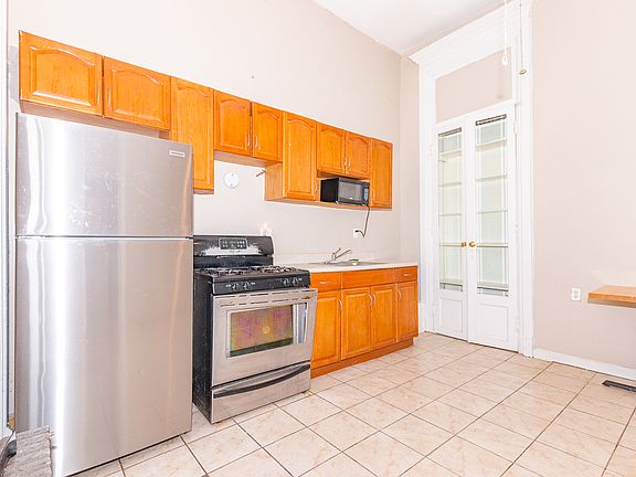 4th image of 1119 Bergen St Floor 3