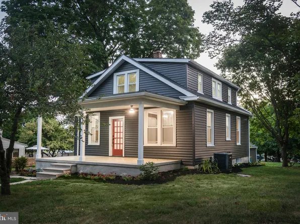 208 Frick Ave, Waynesboro, PA 17268