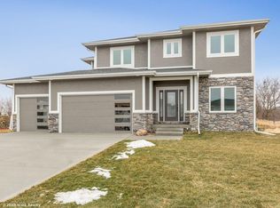 860 NE Badger Ln, Waukee, IA 50263