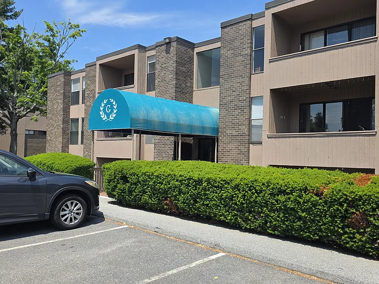 48 Shrewsbury Green Dr #I — Photo 2