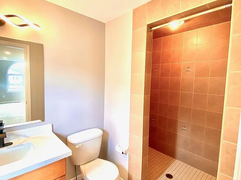 154 Severn Dr #UPPER — Photo 16