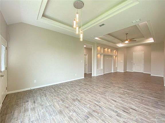 5th image of 712 W Stevenson Ave