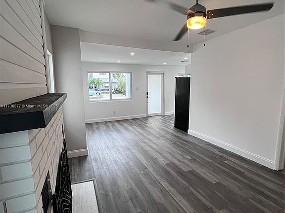4th image of 708 SE 6th Ct #1