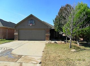 745 Stribling Cir, Azle, TX 76020