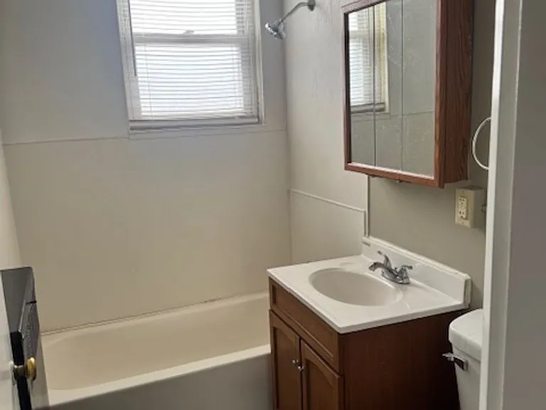 Knoxville Manor — Photo 5