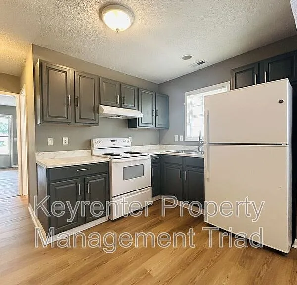 302 Charles St — Photo 2