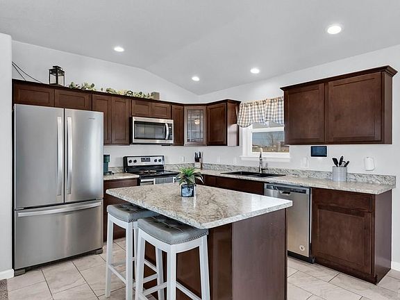 5th image of 977 E Sumac Dr