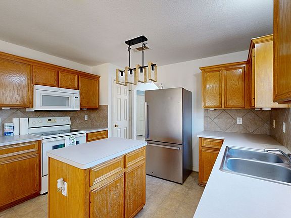5th image of 3217 Blackburn Dr