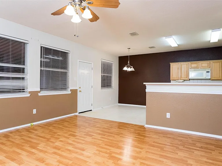 1305 Auburn Dr — Photo 10