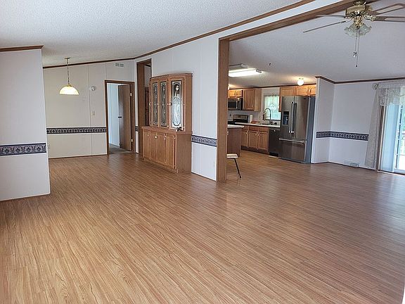 3rd image of 3511 Cloverfield Dr NE