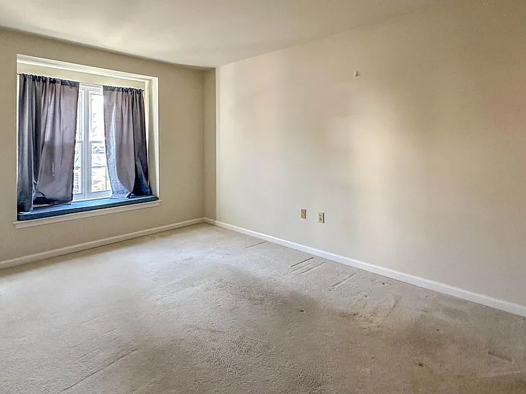 109 Valley Greene Cir — Photo 19