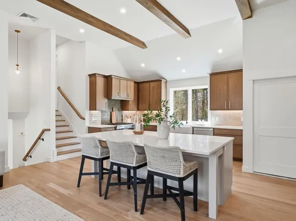 26 Old Pottery Ln, Norwell, MA 02061