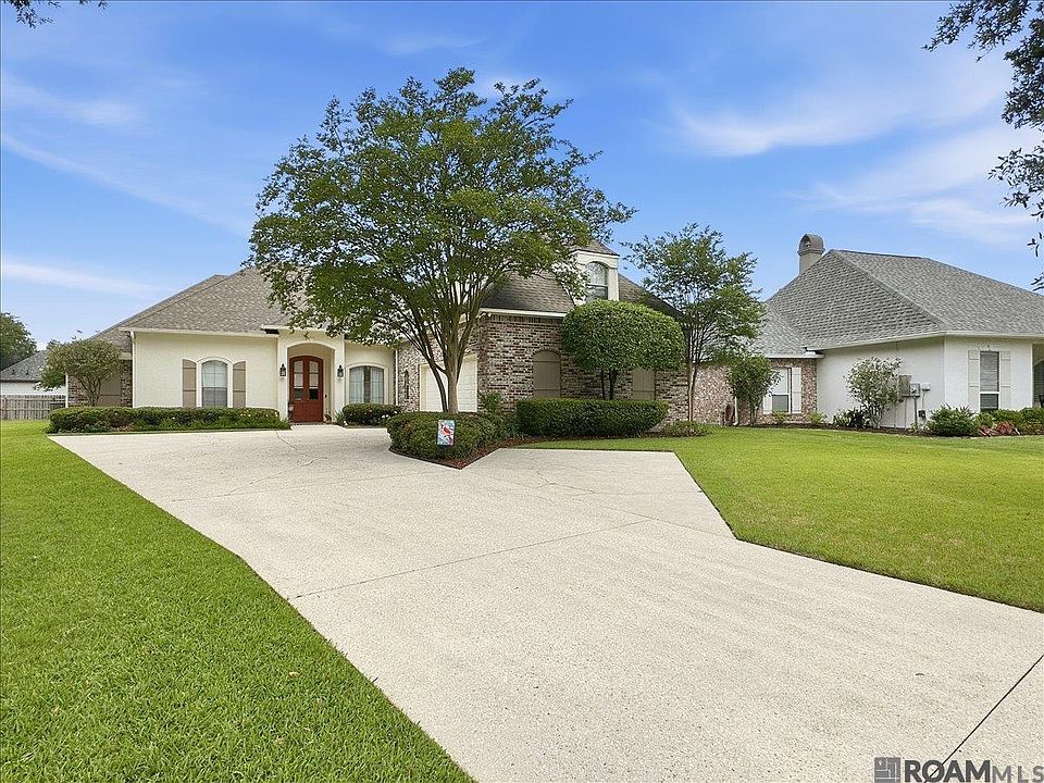 1st image of 18671 Old Cypress Cir