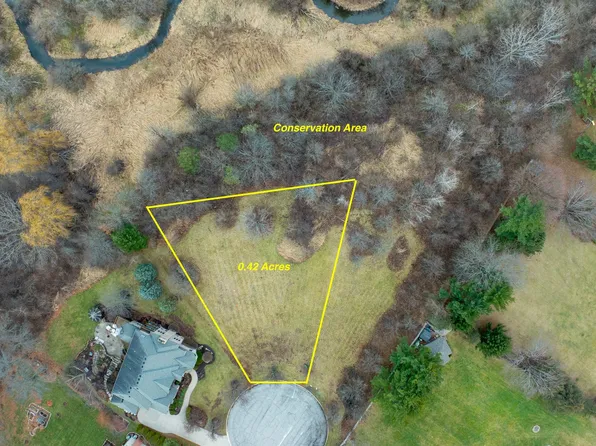 7 Lydia Ct, South Elgin, IL 60177