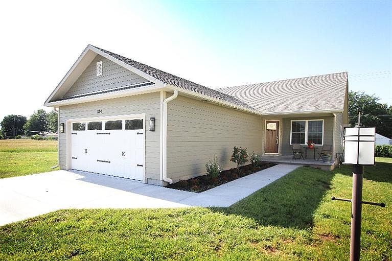1st image of 204 Eagle Dr