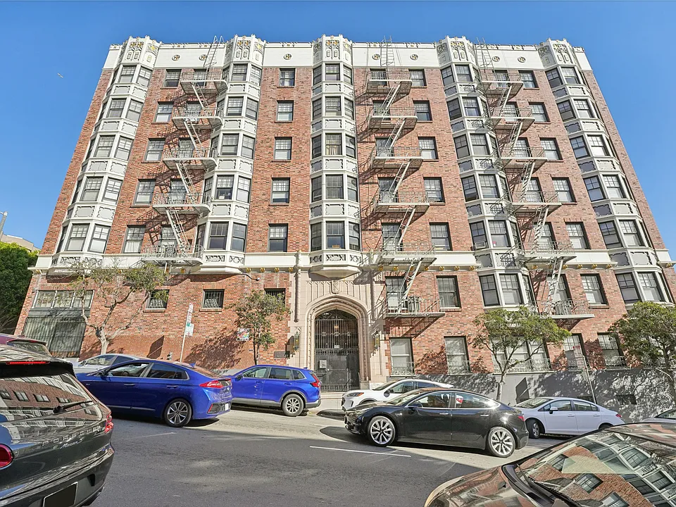 Front exterior view of the apartment building at 950 Franklin St, San Francisco, CA 94109, United States