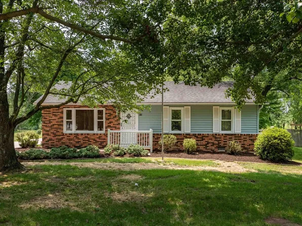 815 W Grand Ave, Carterville, IL 62918