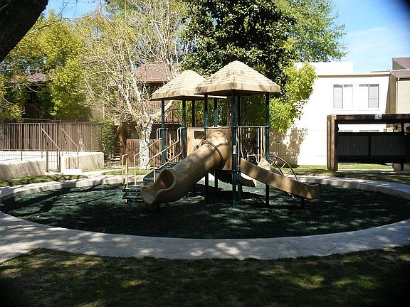 5th image of 18350 Hatteras St APT 236