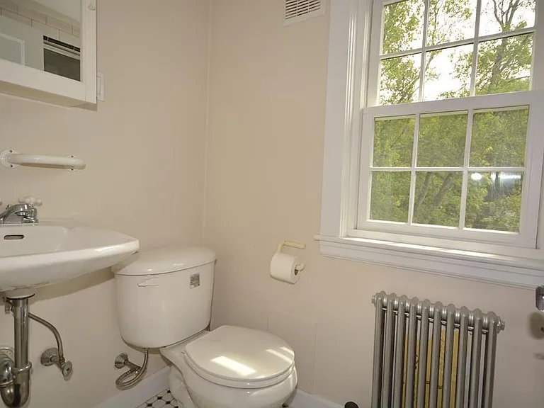 106 Upland Ave — Photo 27