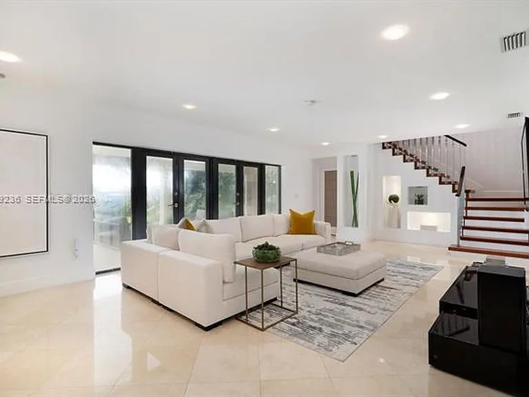 3425 Alhambra Cir — Photo 19