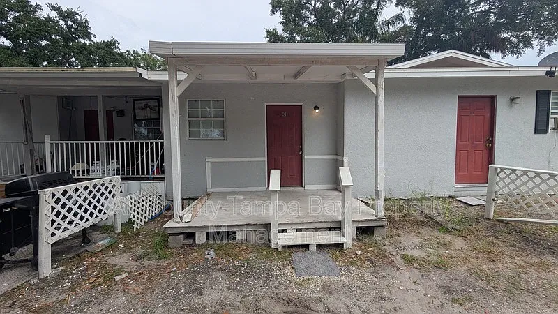 2 bed, 1.0 bath, $1,400 — Photo 1