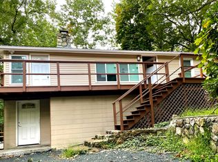 124 Locust Rd, Dingmans Ferry, PA 18328
