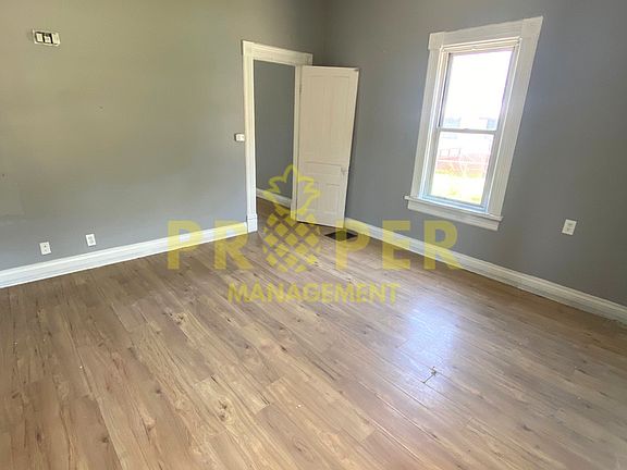 2nd image of 811 Wyoming St