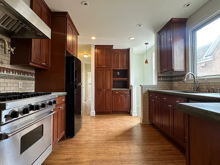 11 Southwood Dr — Photo 8