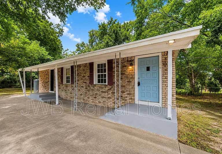 1720 Brooker Rd — Photo 1