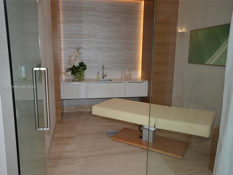16385 Biscayne Blvd #518 — Photo 11