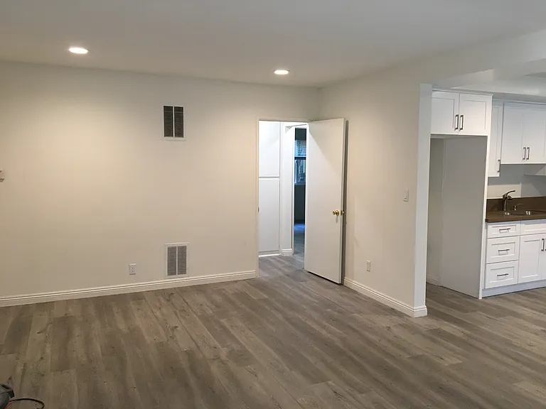 325 N Howard St #1 — Photo 11