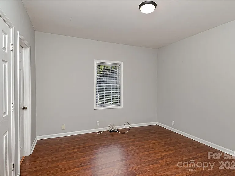 484 Cook St NW — Photo 16