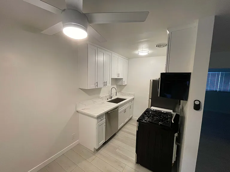 Navy Street Apartments — Photo 14