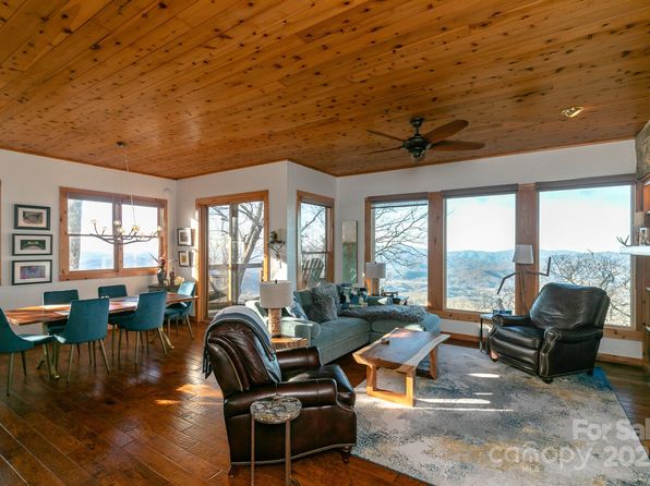 30 Club Villa Ct, Burnsville, NC 28714