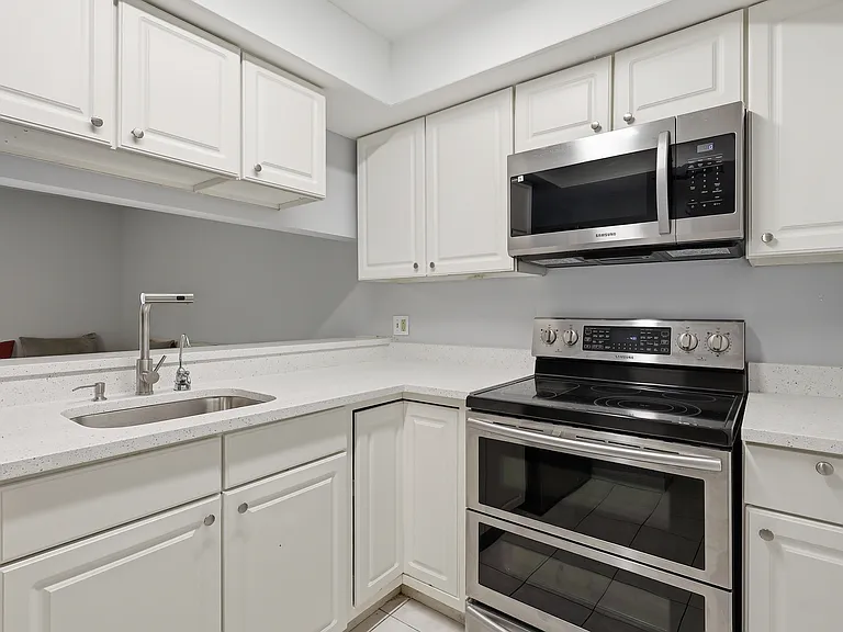 3801 N Oak Dr #A72 — Photo 10