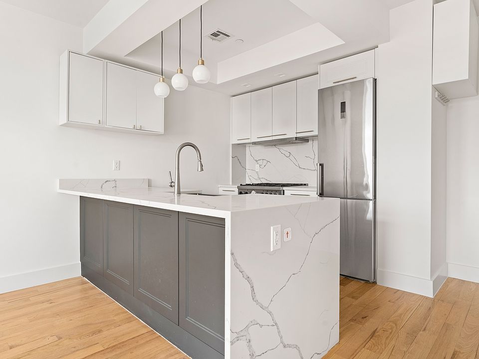 1st image of 627 Dekalb Ave #5B