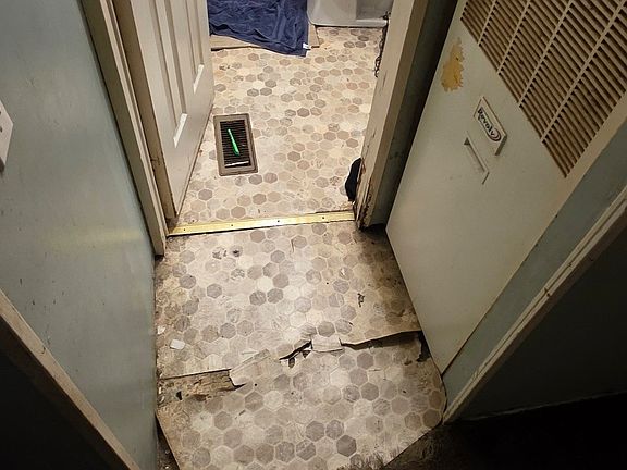 3rd image of 425 Twomey Rd