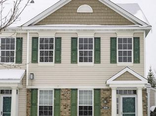 2098 Clover Ridge Dr, Chaska, MN 55318