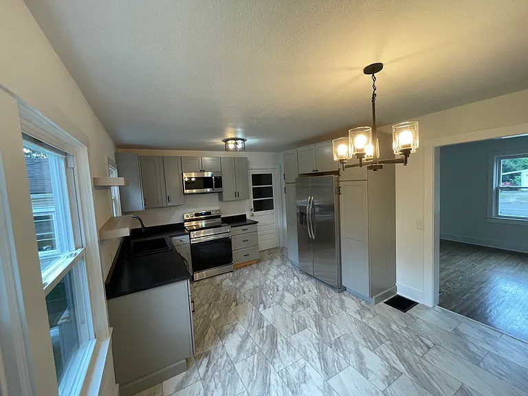 8007 Greenway Dr — Photo 7