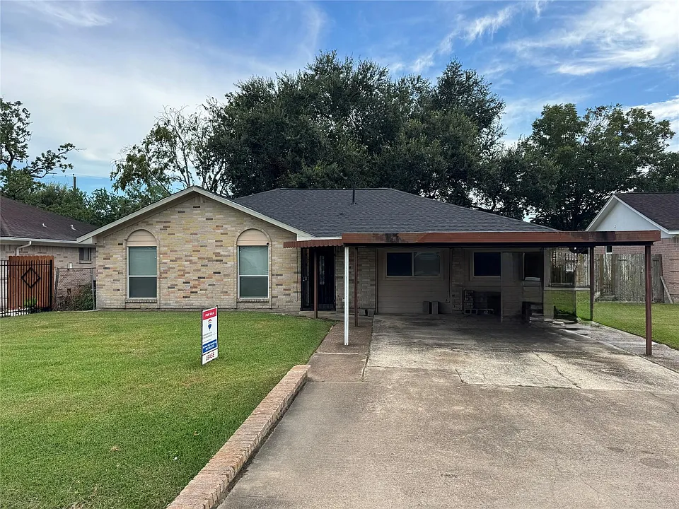 8206 Hickok Ln