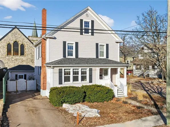 158 Bonaccord St, Moncton, NB E1C 5L6