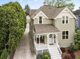 805 N 9th St, Manitowoc, WI 54220