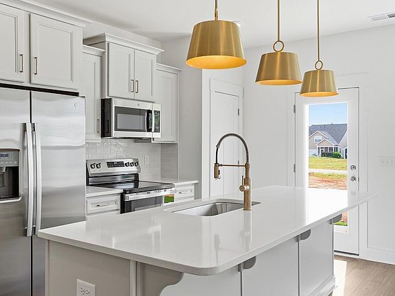 4th image of 9 Hagen Ln
