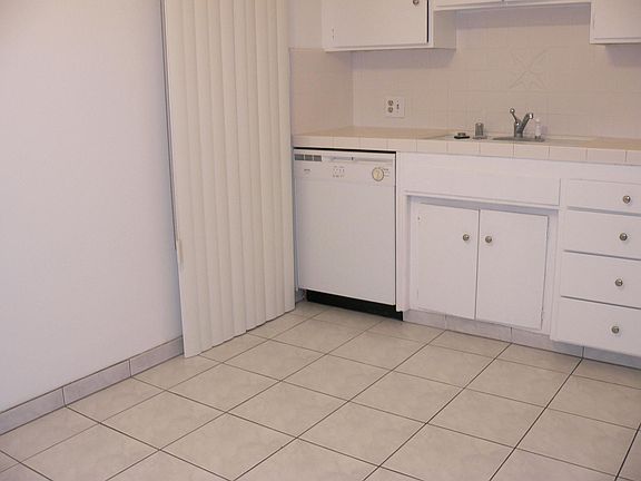 3rd image of 425 S Hudson Ave APT 5