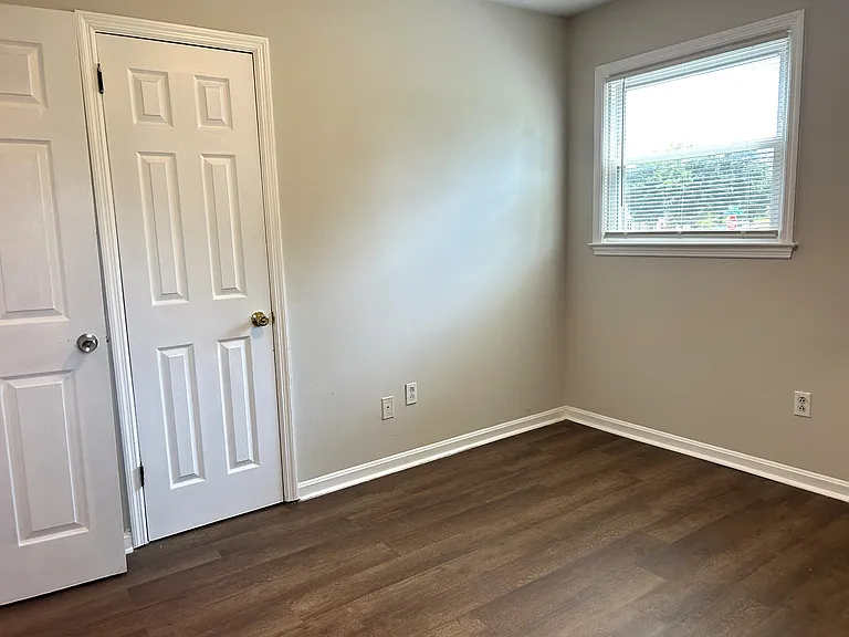1286 Centre Pkwy — Photo 15