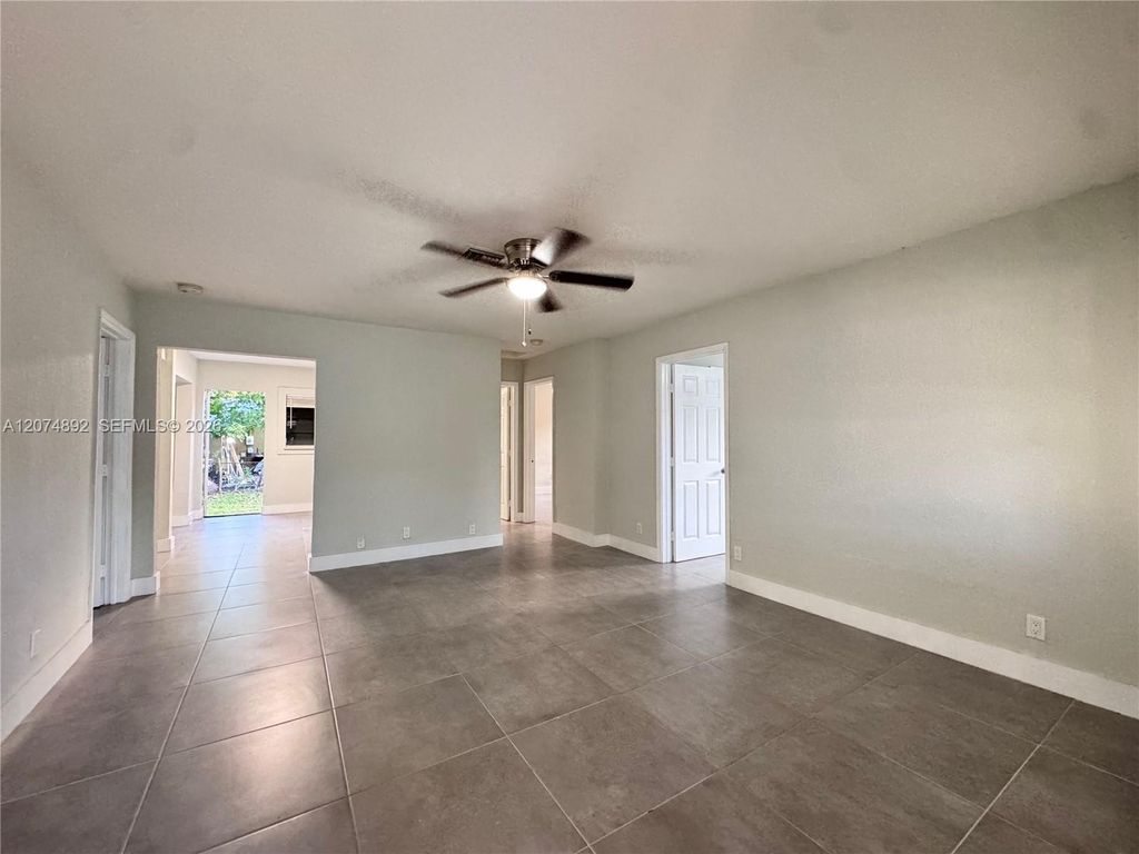 3040 NW 7th St, photo 4