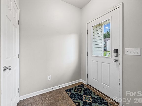 3rd image of 3011 Rhododendron Pl